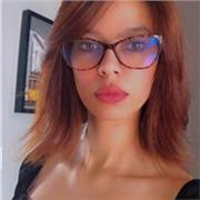 Profesora de árabe imparte clases a todos los niveles